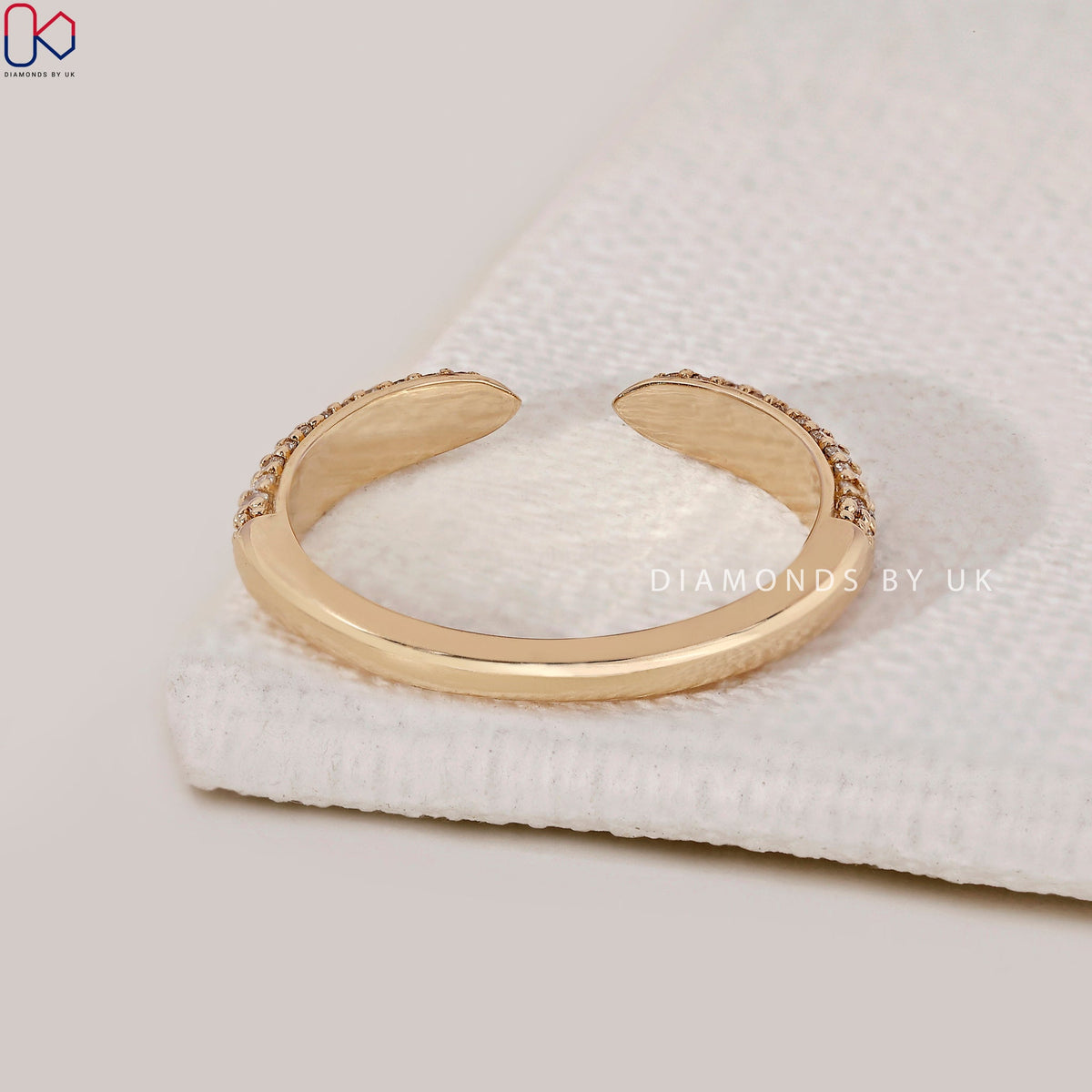 Round Diamond Open Gap Wedding Band