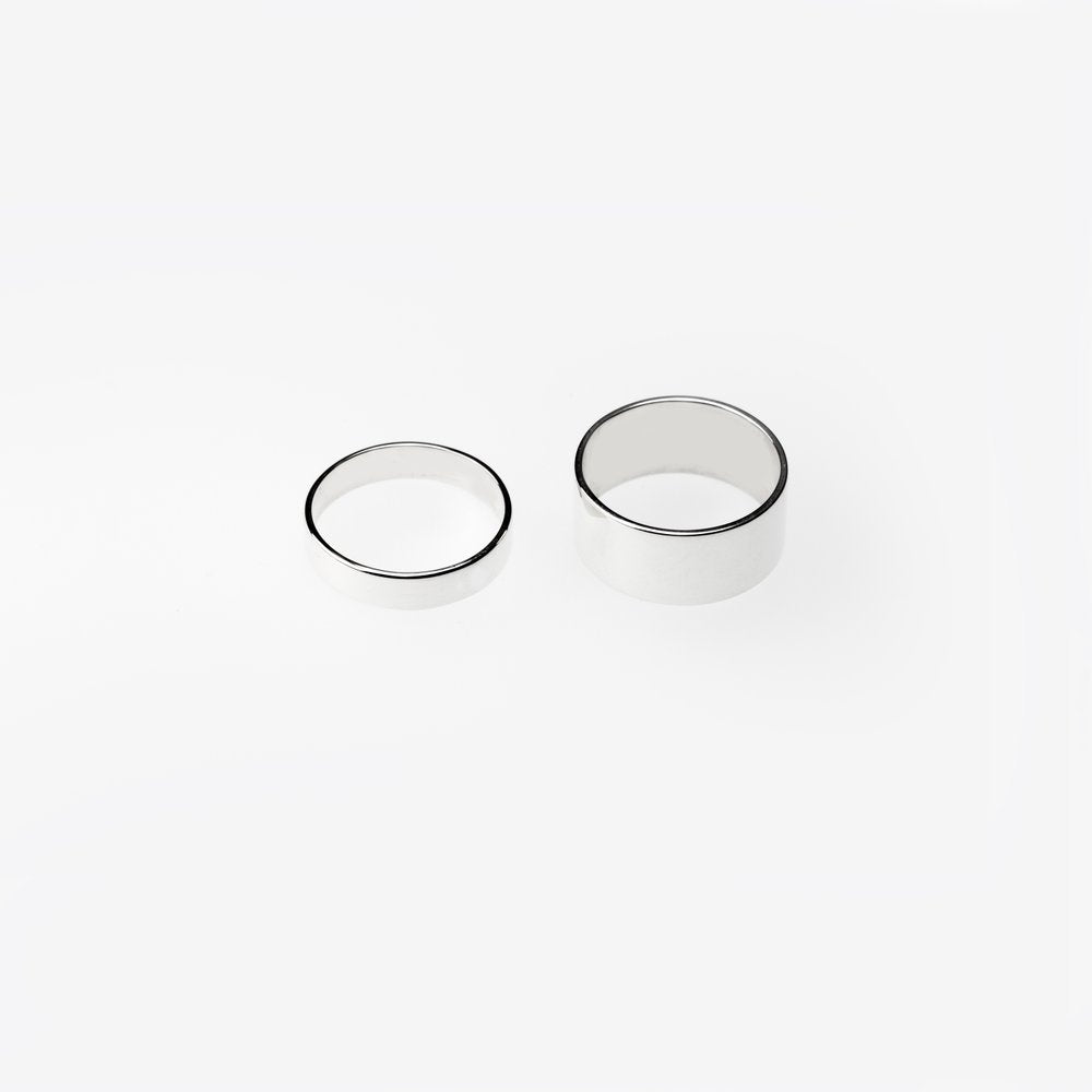 ESSENTIAL SILVER FLAT BAND RING