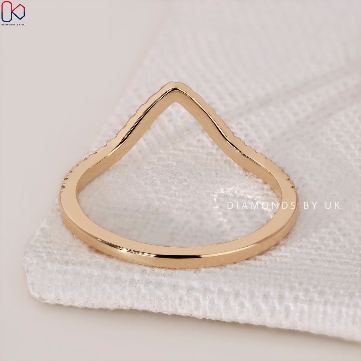Curved Diamond Wedding Band - Round Diamond