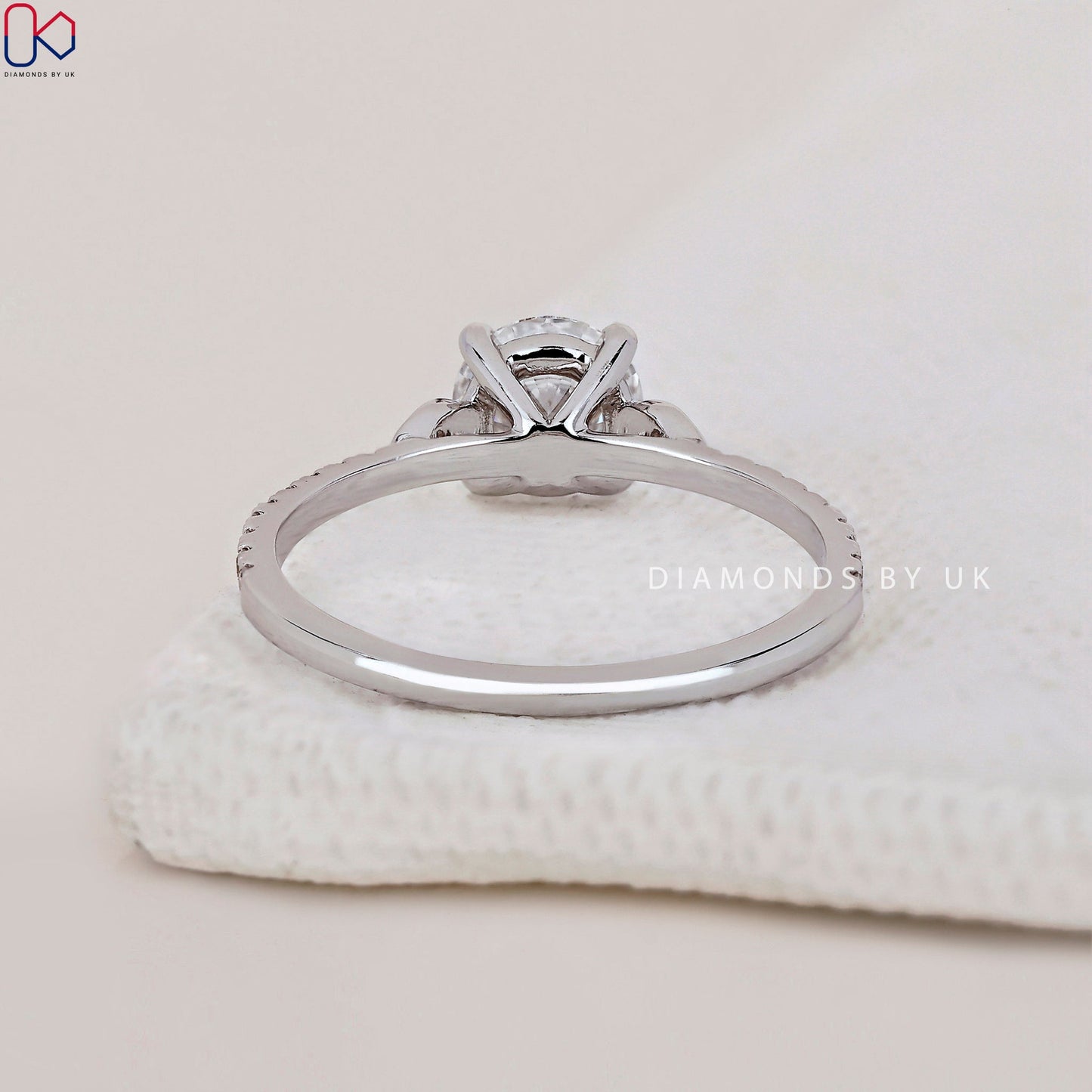 Round Diamond Engagement Ring – Pave Setting