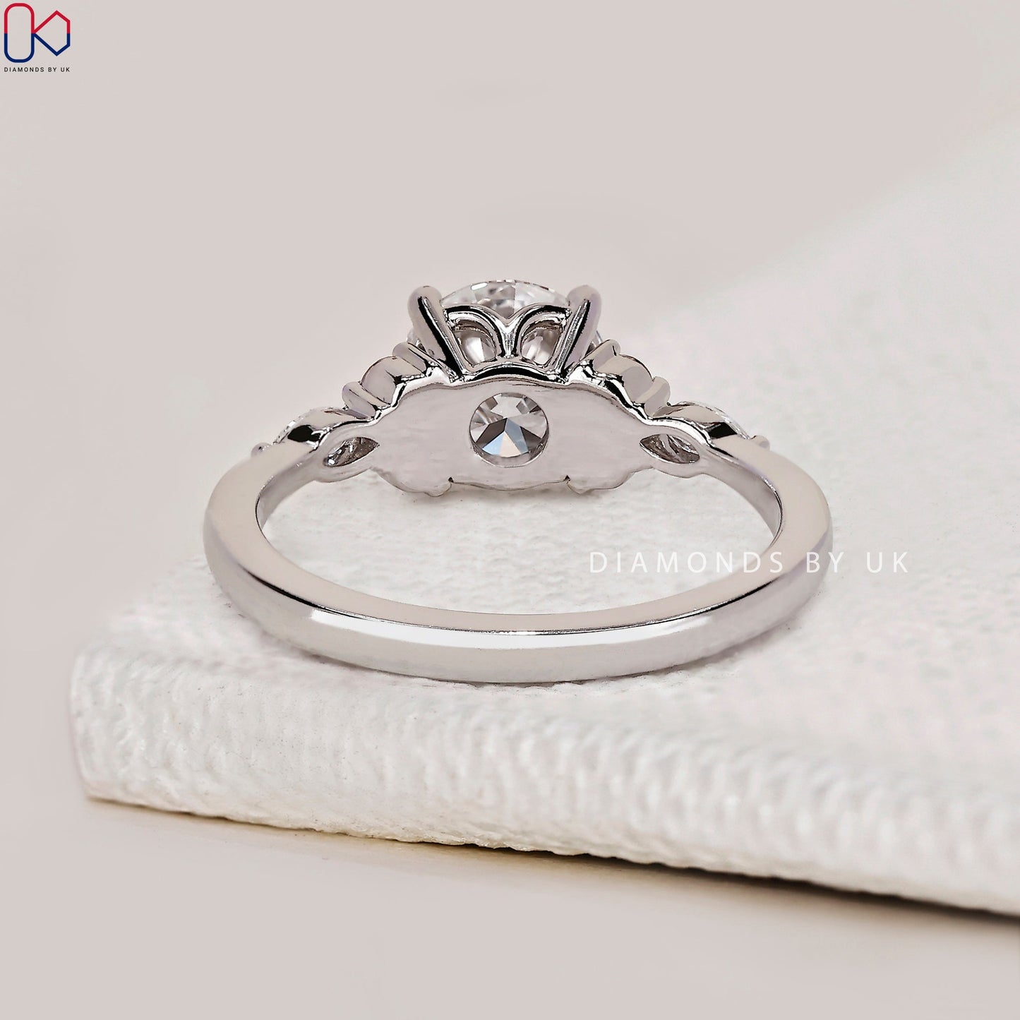 Round Cut Diamond Ring In Muse Setting