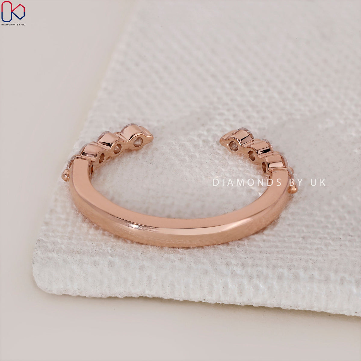 Round Diamond Open Gap Wedding Band