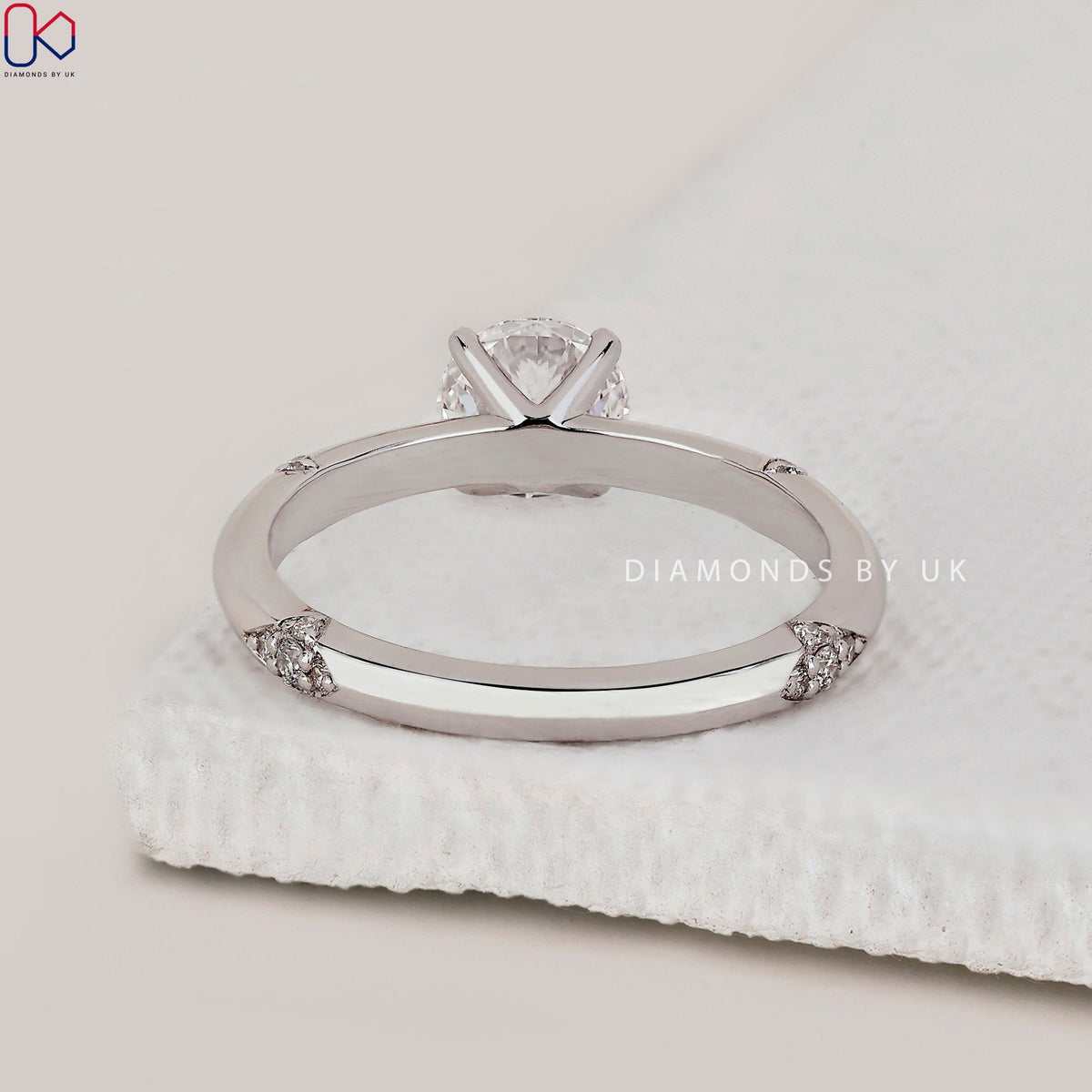 Round Diamond White Gold Diamond Engagement Ring