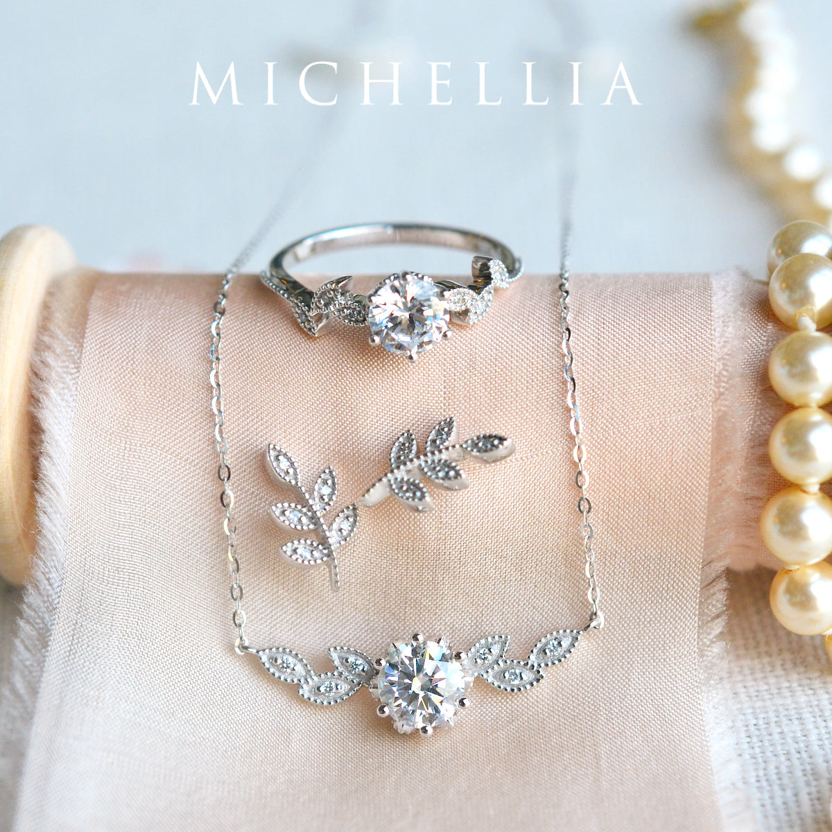 [Dahlia] Floral Leaf Necklace in Morganite