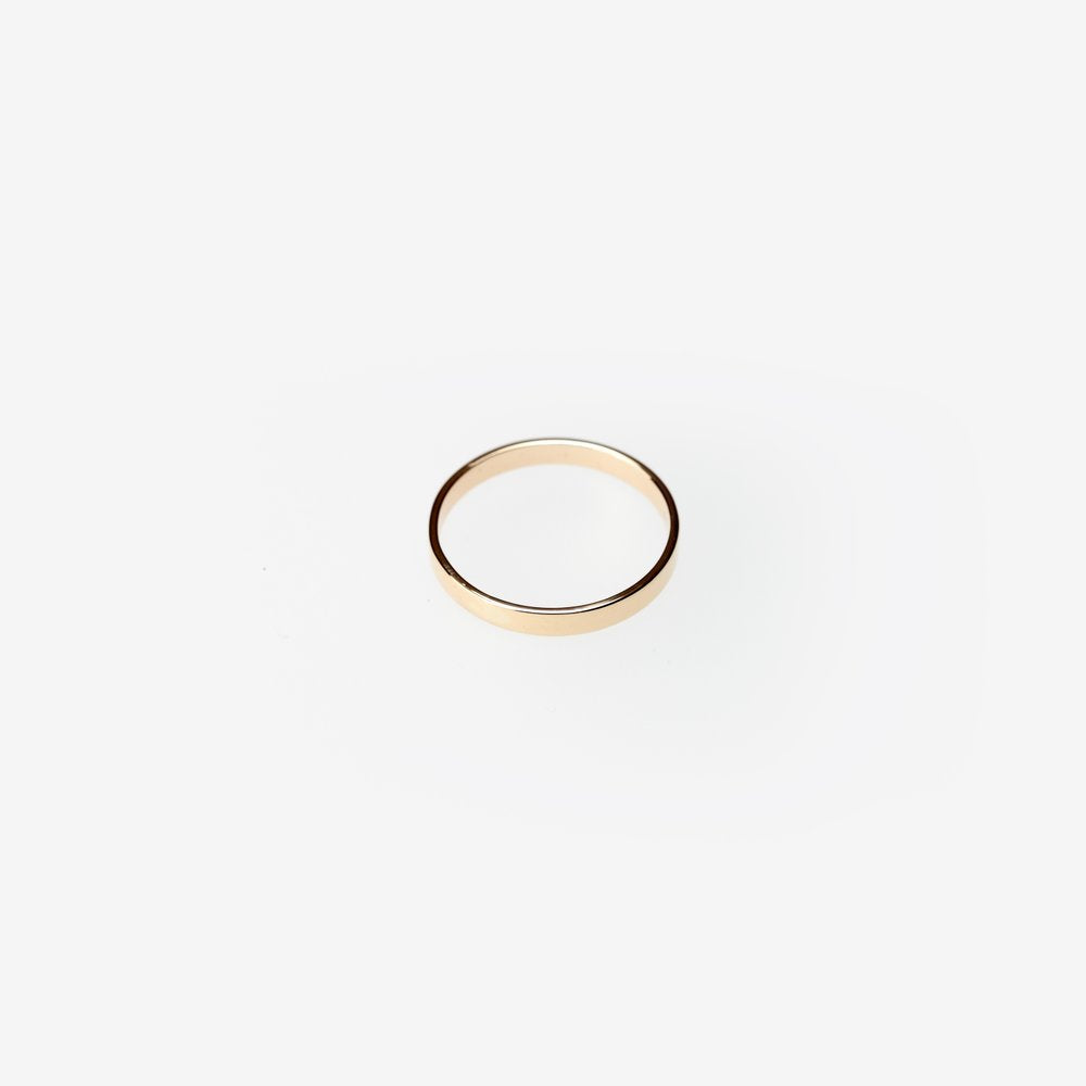 ESSENTIAL GOLD FLAT BAND RING