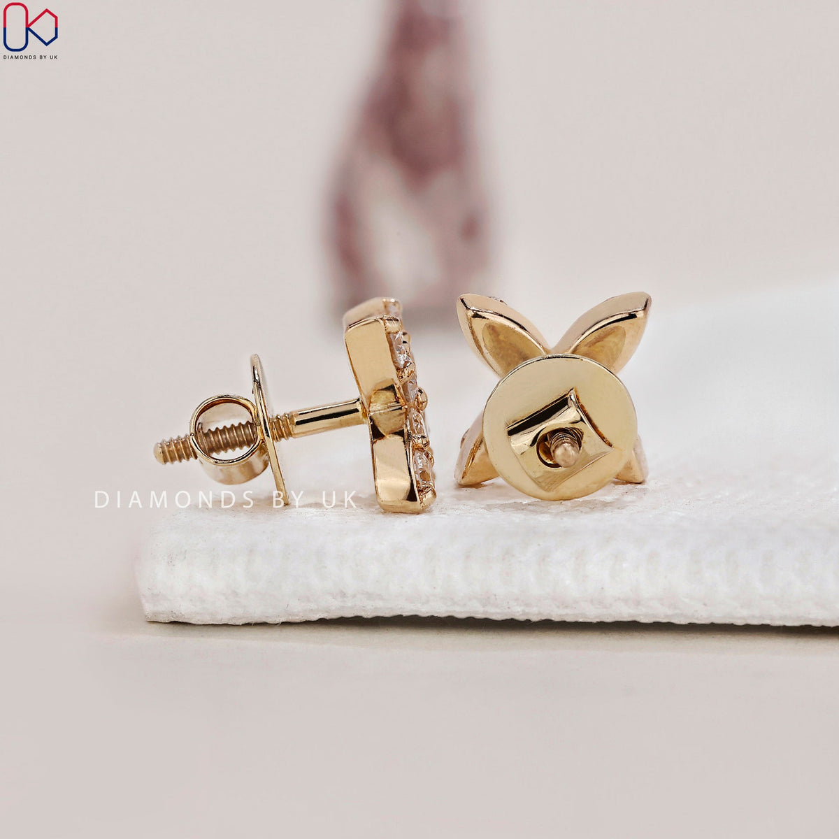Flower Stud Earrings - Round Diamond