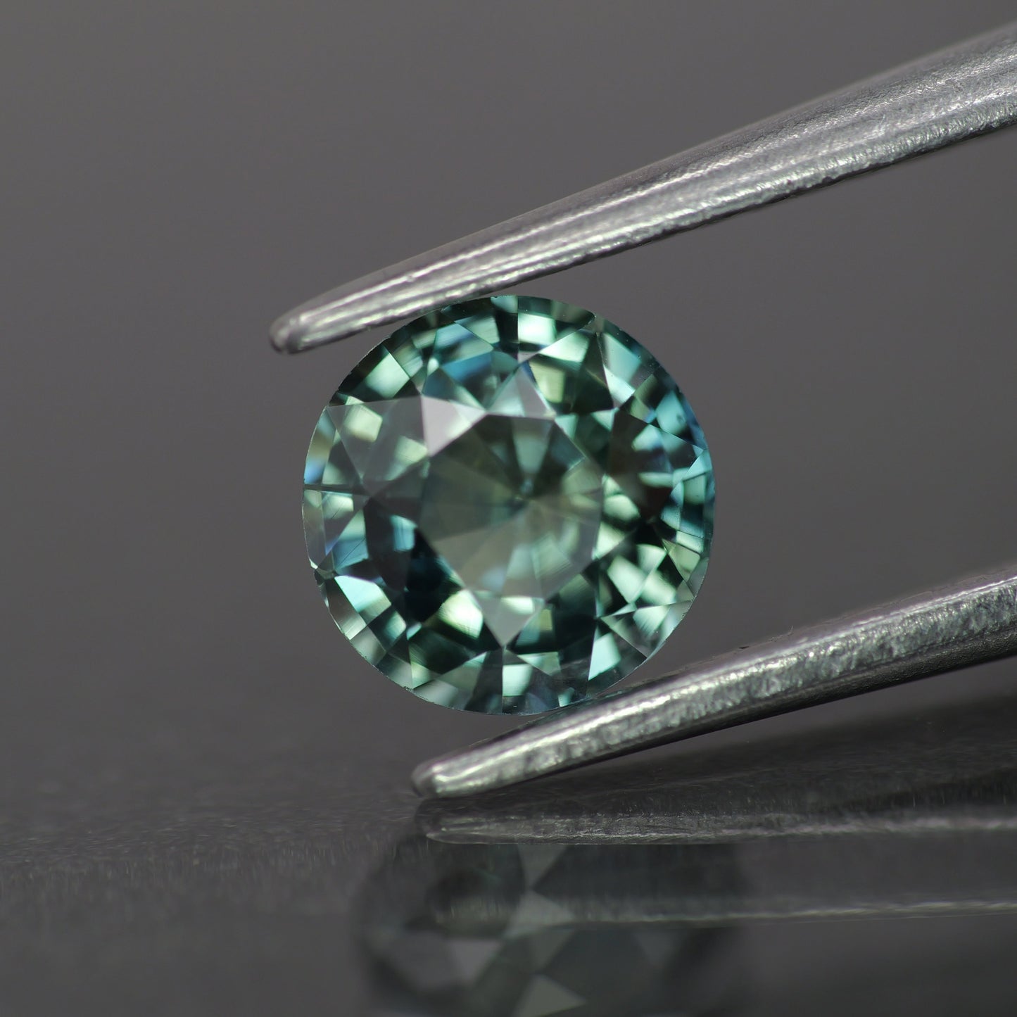 Sapphire | natural, teal color/color changing, round-cut, *6mm, 1ct