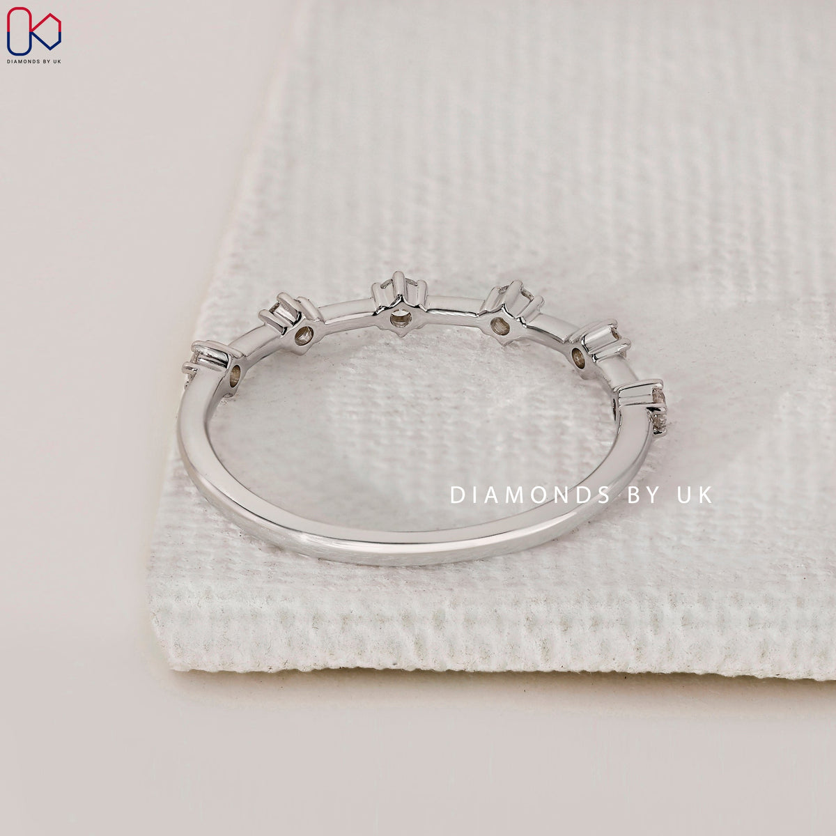 Round Cut White Gold Diamond Wedding Band