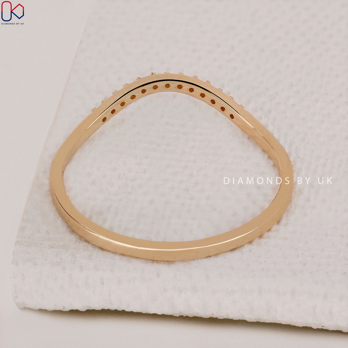Curved Wedding Band Yellow Gold - Round Diamonds