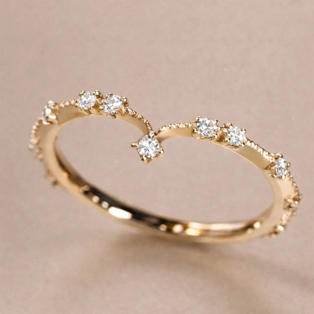 Eleonora’s Radiance | Round Diamond Chevron Wedding Band