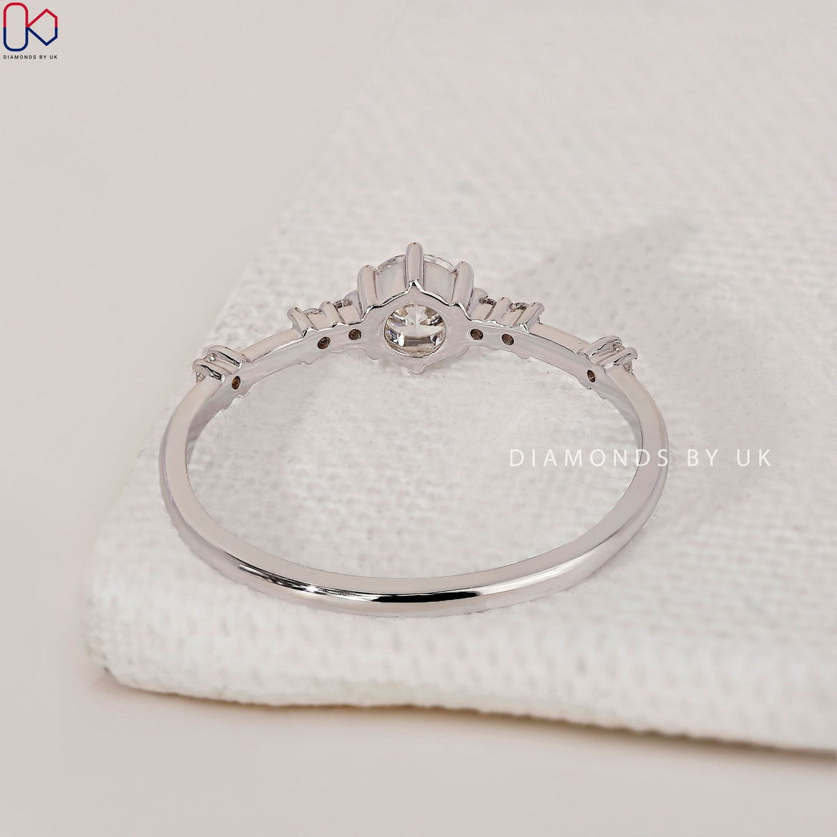 Round Diamond Engagement Ring – Muse Setting