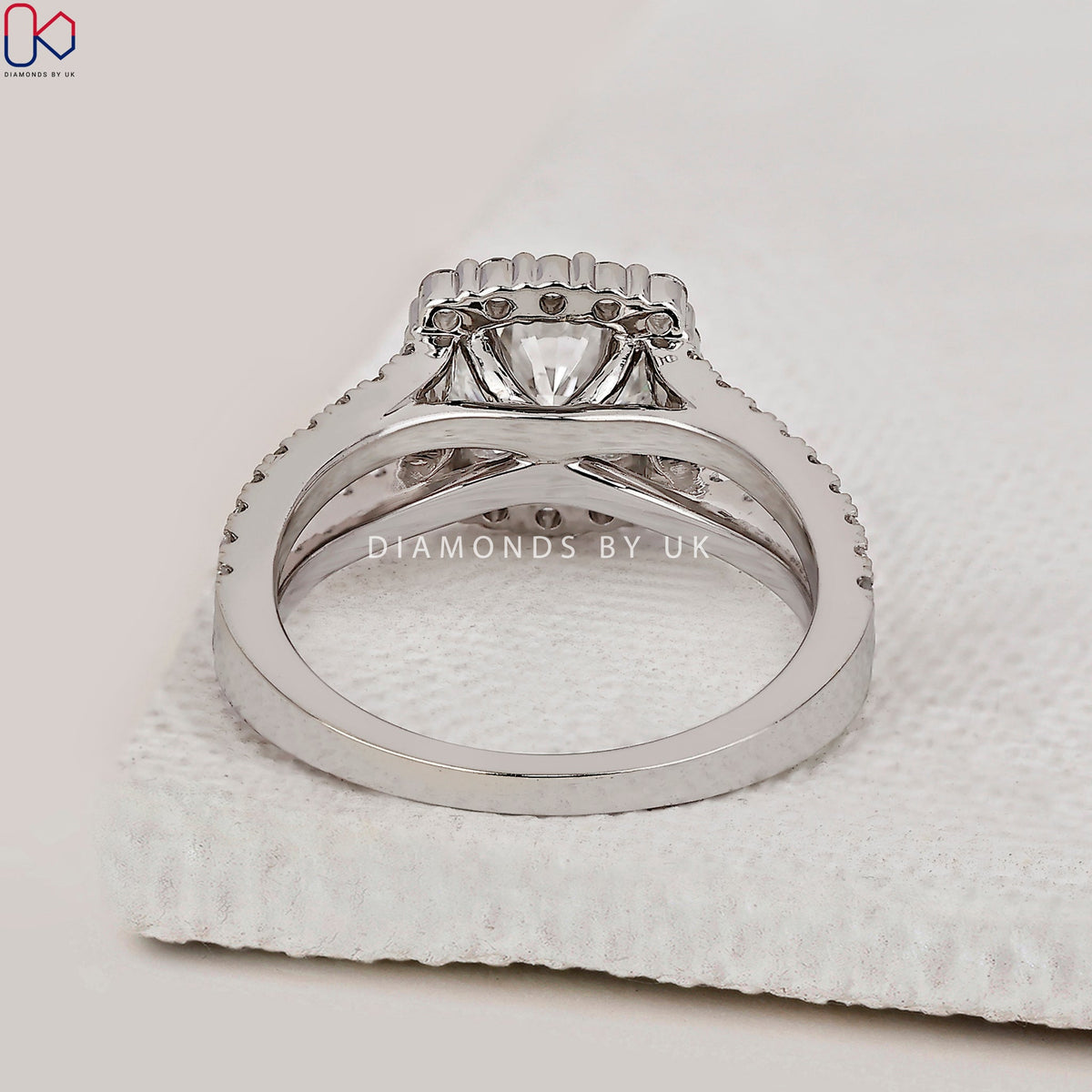 Round Diamond Engagement Ring With Halo Setting