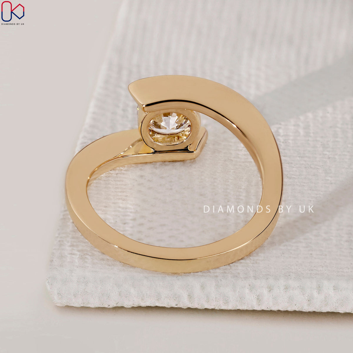 Round Diamond Engagement Ring In Solitaire Style