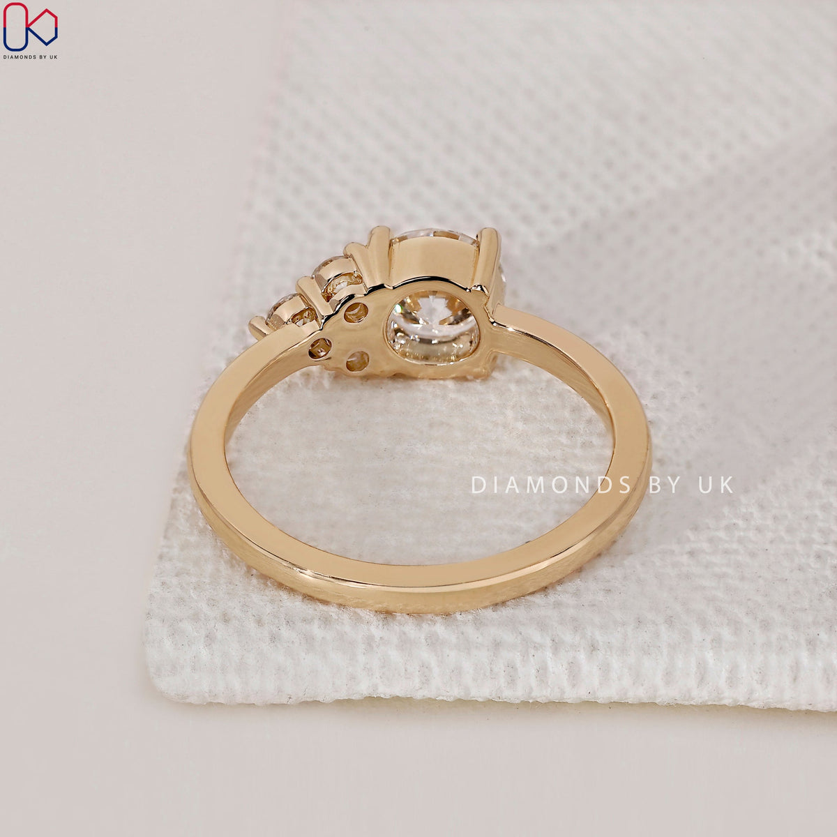 Yellow Gold Engagement Ring - Round Diamond