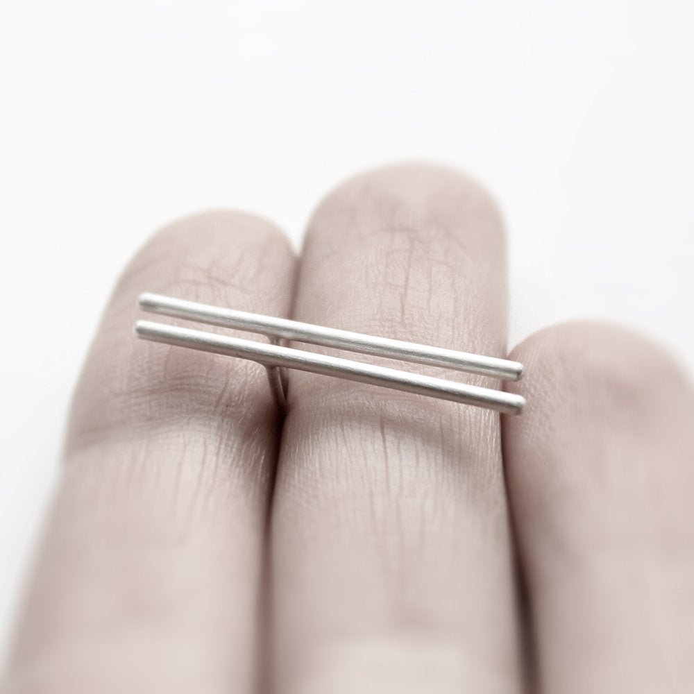 THIN LINE EARRING