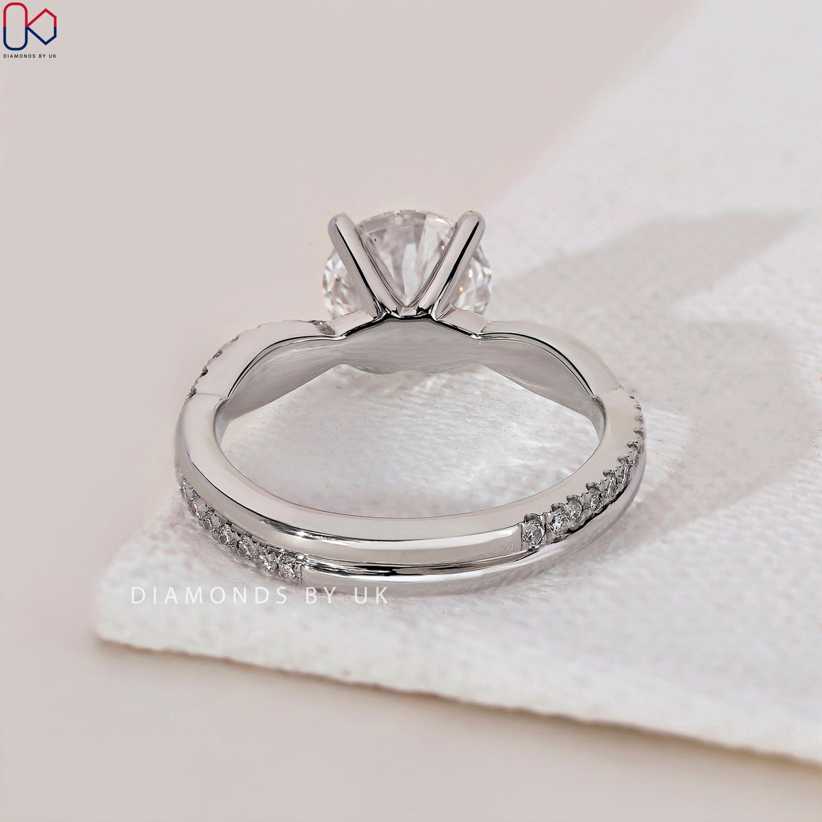 Round Diamond Ring - Twisted Pave Band