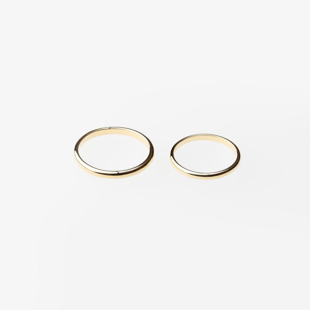 ESSENTIAL GOLD HALF ROUND BAND
