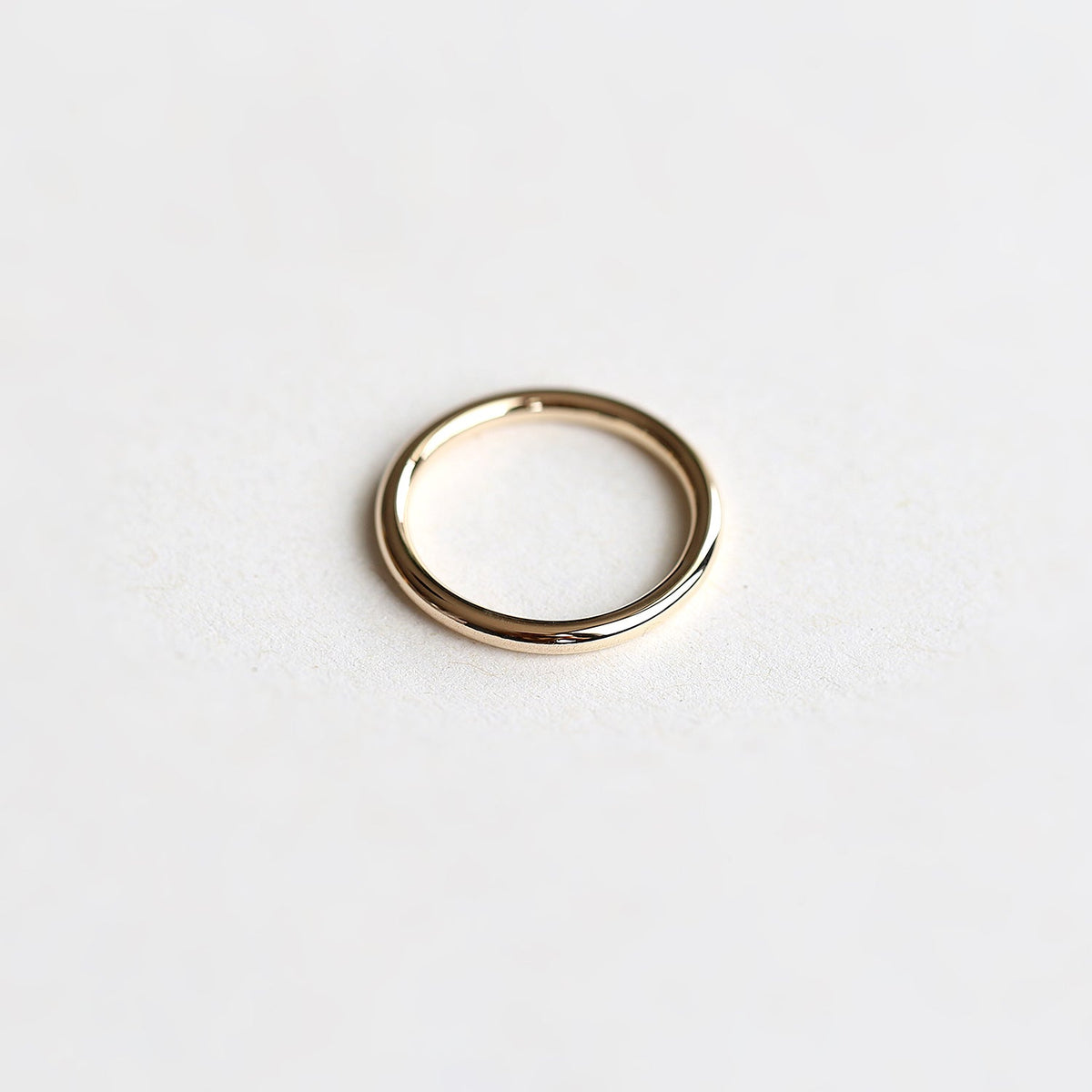 ESSENTIAL THICK GOLD BAND