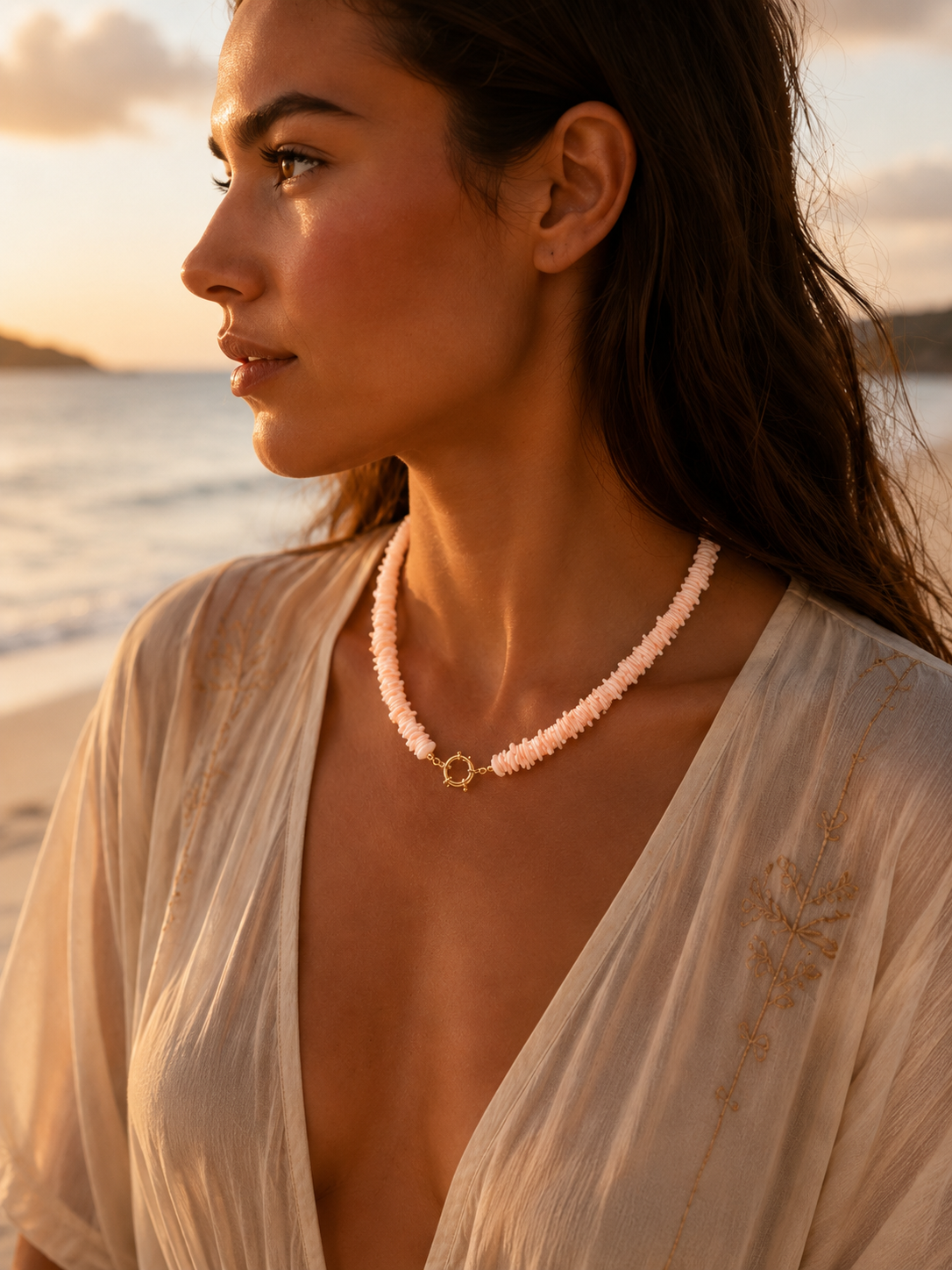 Collier Karibéa | Éclats de Coquillage & Fermoir Doré – Univers Aquatique