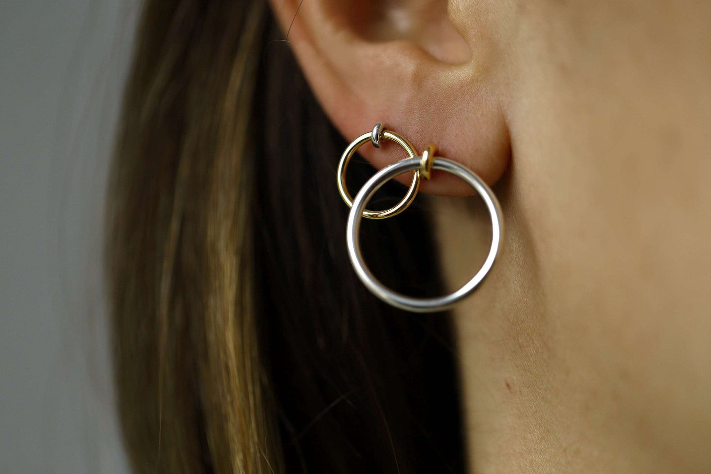 SILVER LARGE KINETIC HOOP EARRING