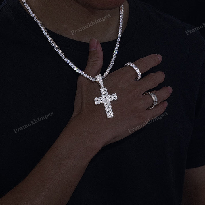 S925 Moissanite Cuban Prong Cross Pendant