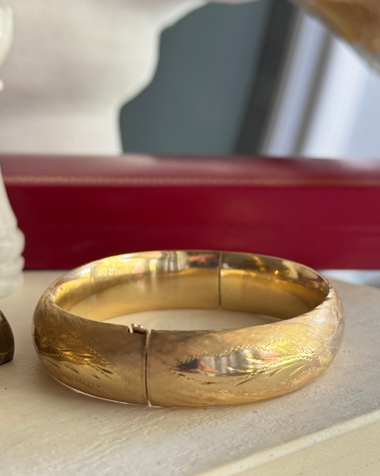 Vintage 14k Yellow Gold Hinged Engraved Leaf Bangle