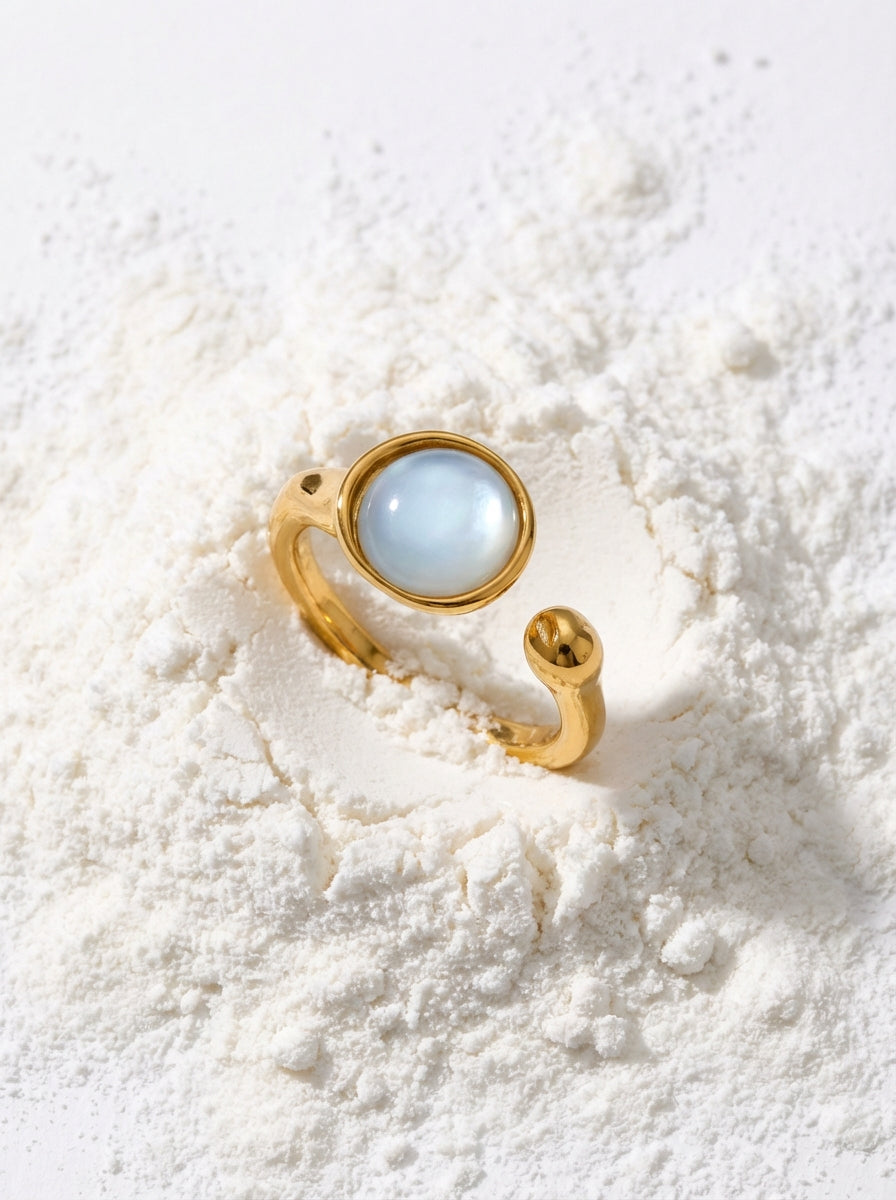 Bague Lumina | Nacre Naturelle & Acier Doré 24K – Univers Aquatique