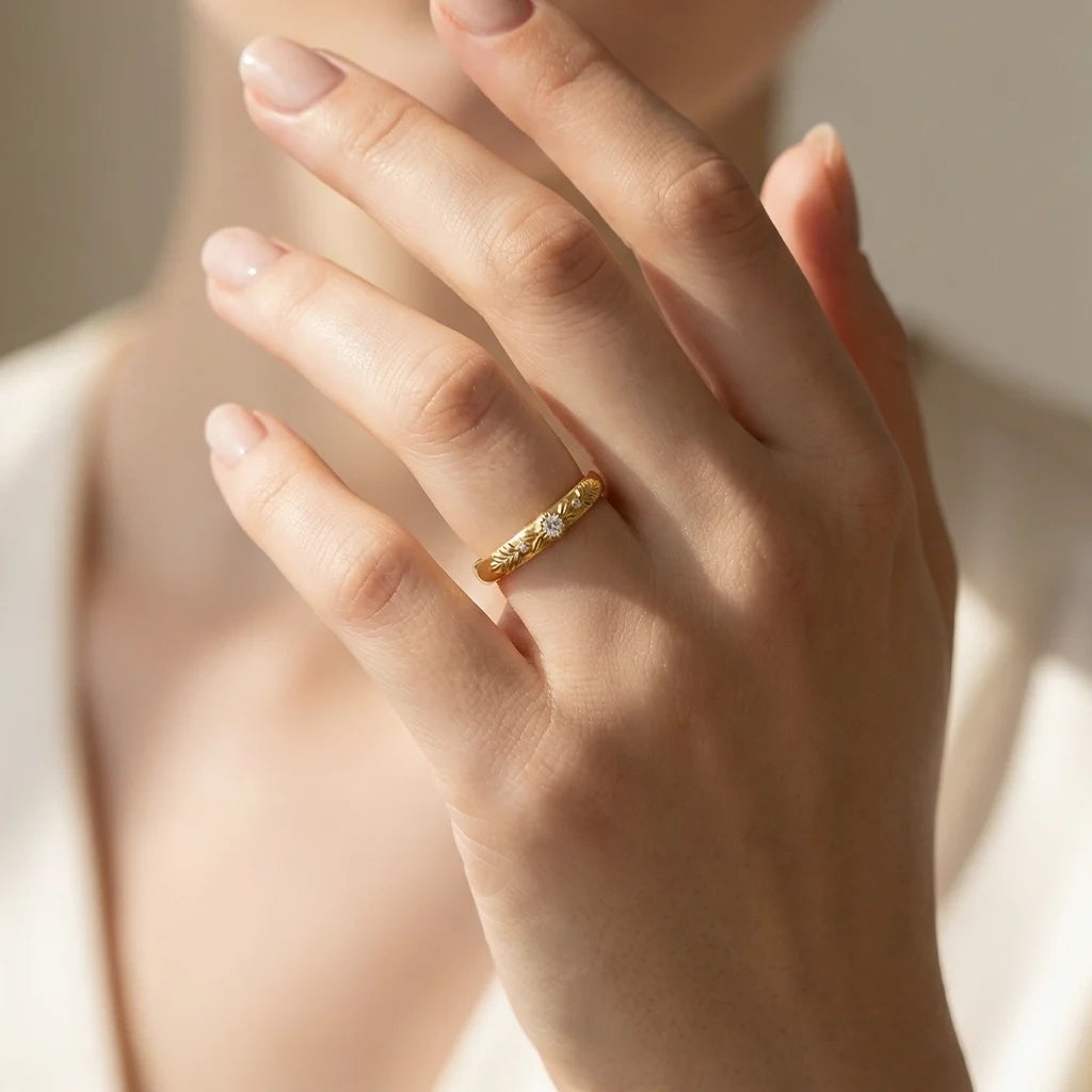 Ivy’s Wreath | Diamond Trio Wedding Band