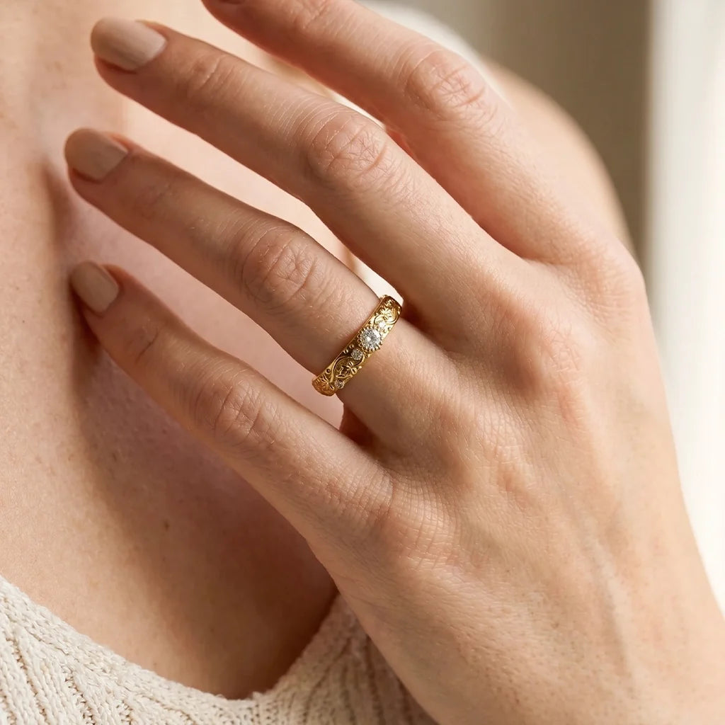 Ivy’s Twinkle | Diamond & Ivy Leaf Wedding Band
