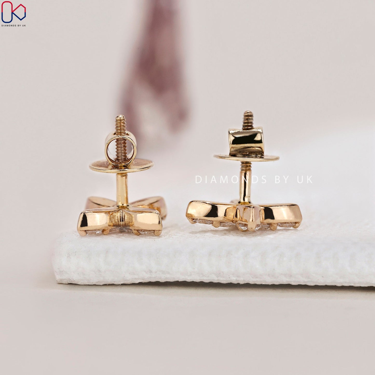 Flower Stud Earrings - Round Diamond