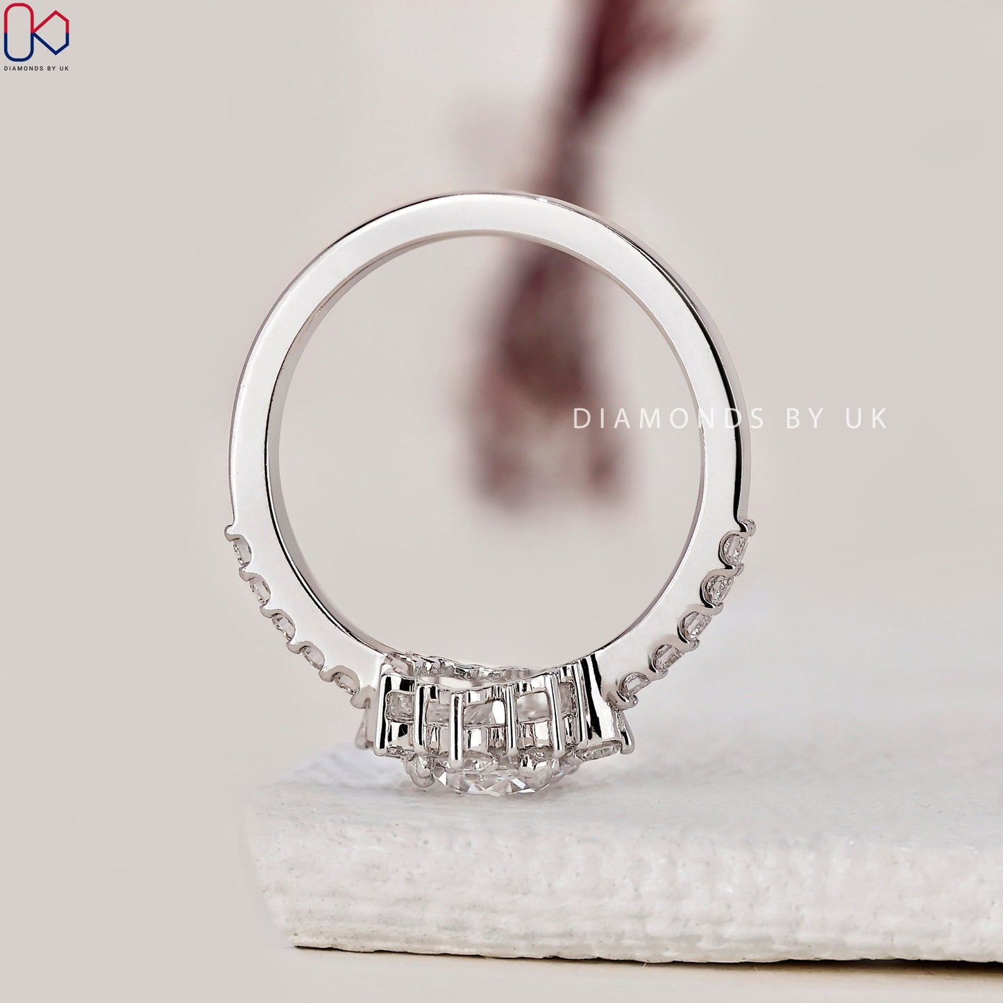 Round Diamond Cluster Ring In White Gold