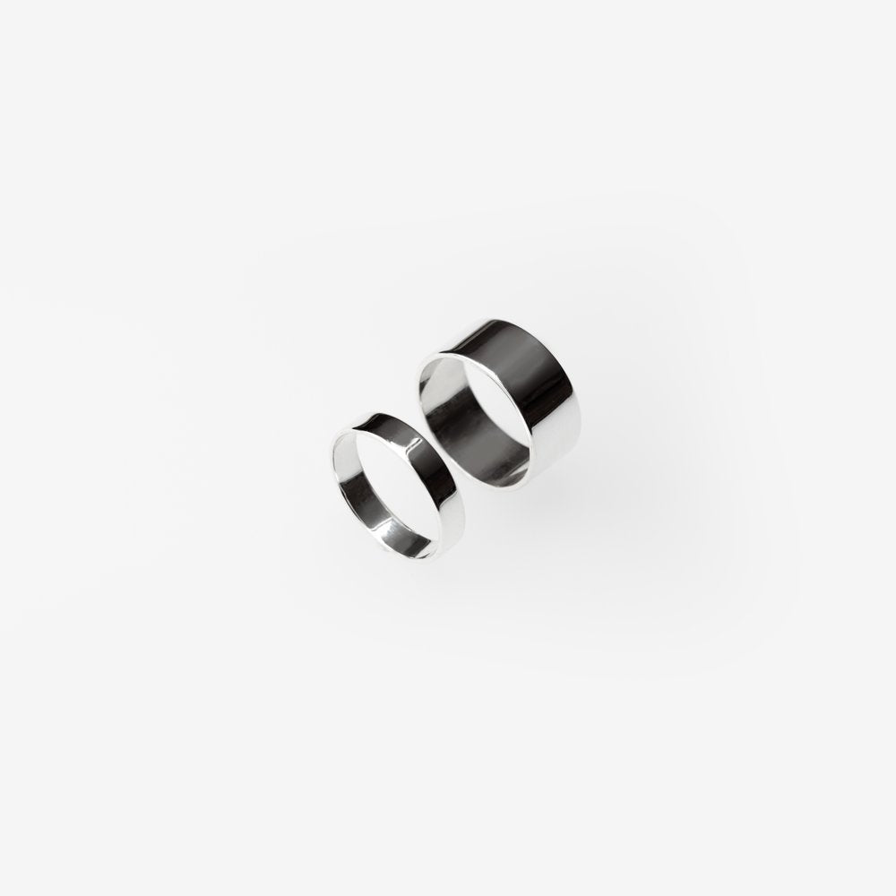 ESSENTIAL SILVER FLAT BAND RING