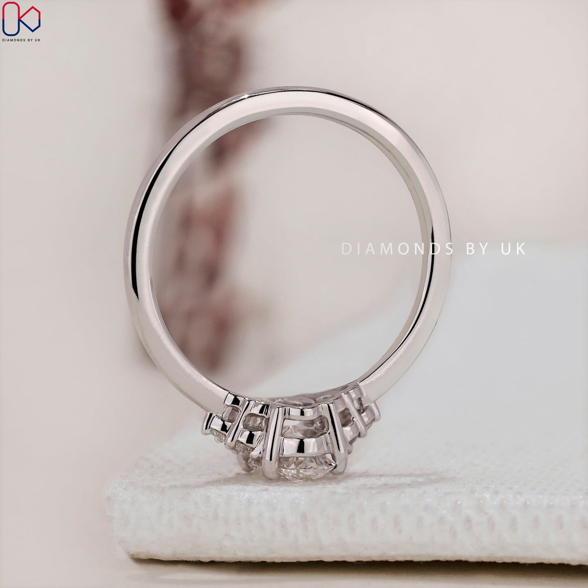 Oval Diamond Engagement Ring - Muse Setting