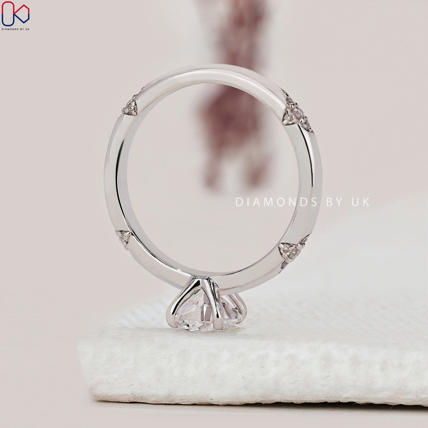 Round Diamond White Gold Diamond Engagement Ring