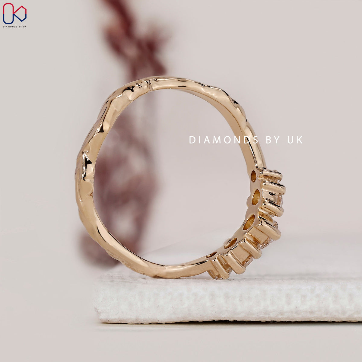 Round Diamond Art Deco Wedding Band
