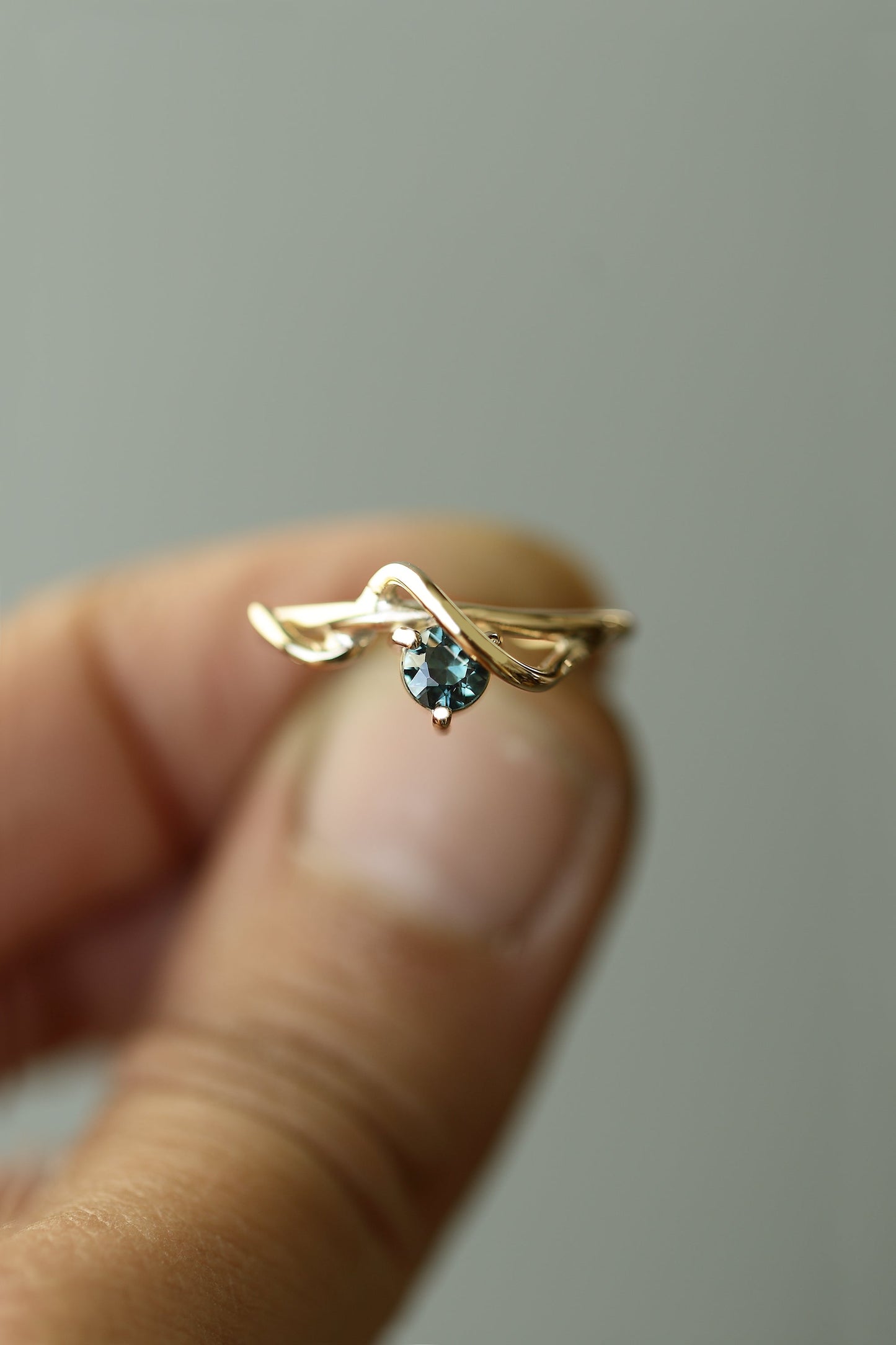 SAPPHIRE VINE RING