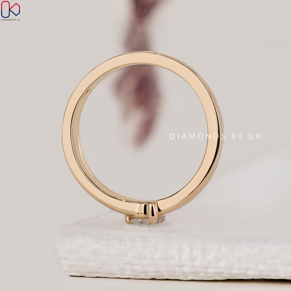 Round Cut Solitaire Engagement Ring