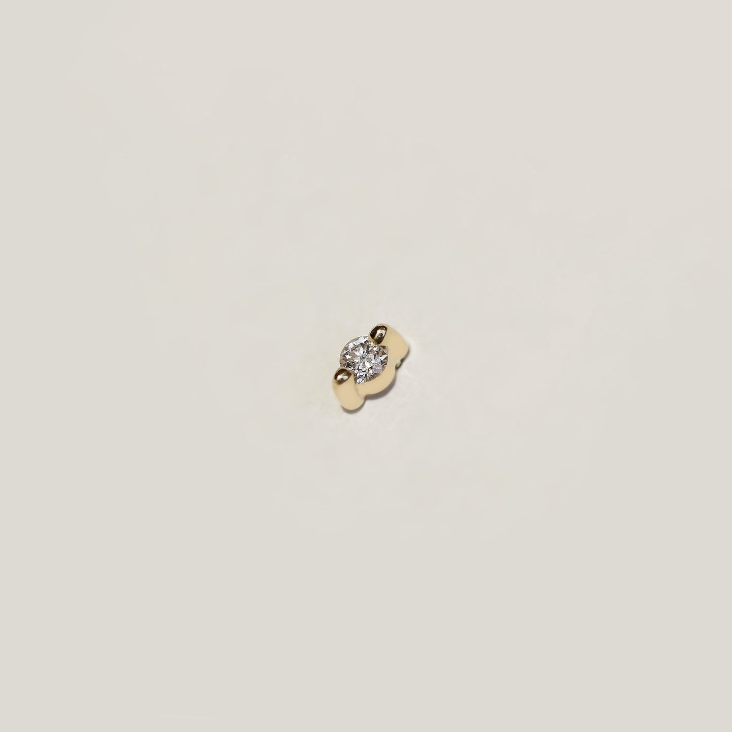 WHITE DIAMOND STUD