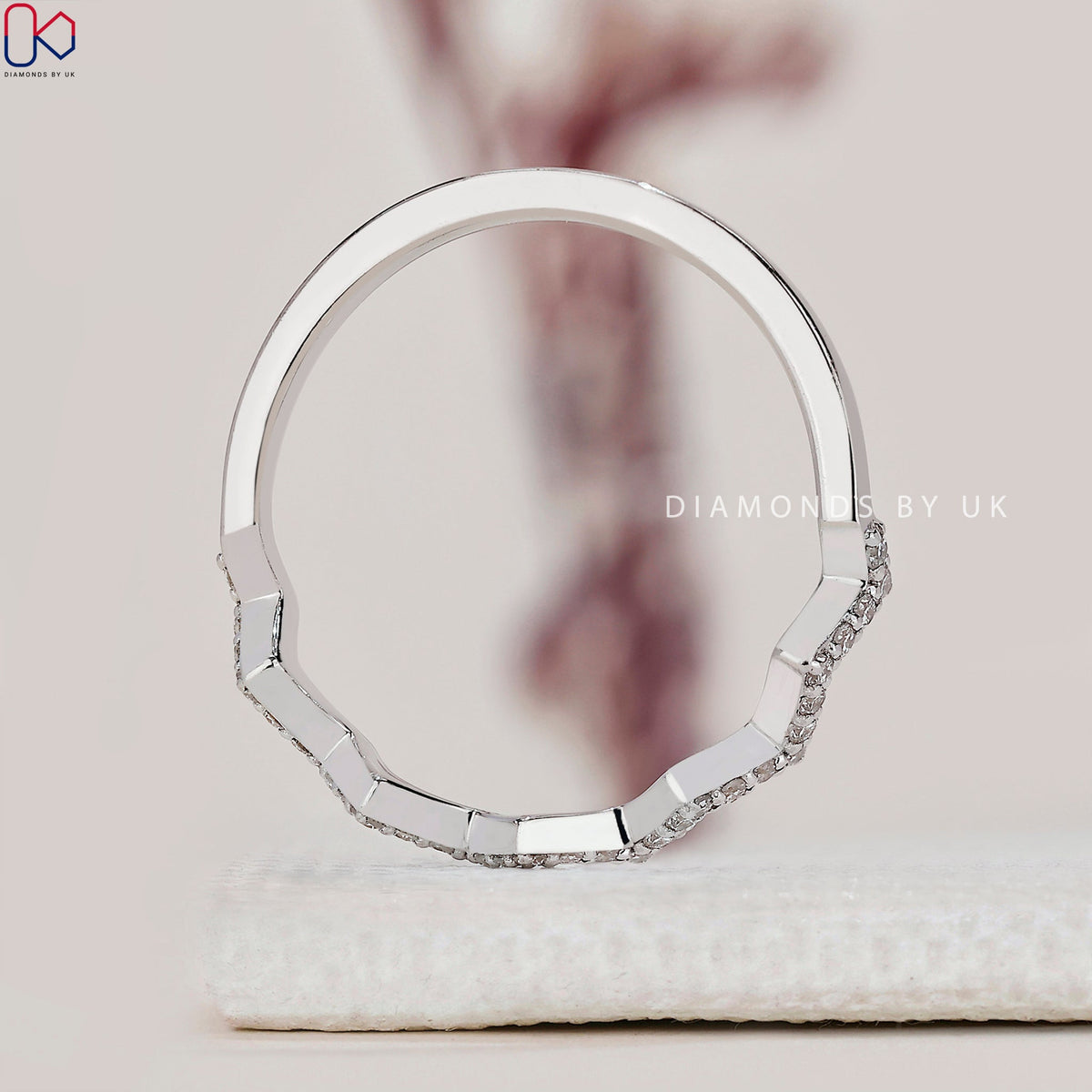 Round Cut Zig Zag Diamond Band
