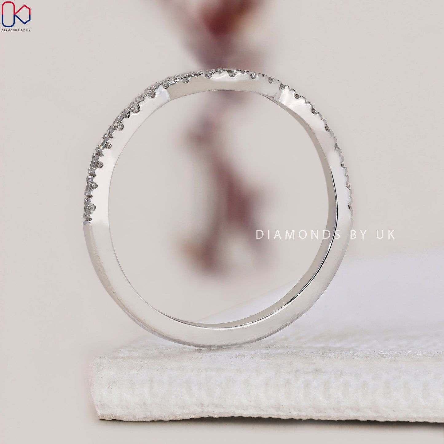 Curved Diamond Wedding Band – Round Diamonds