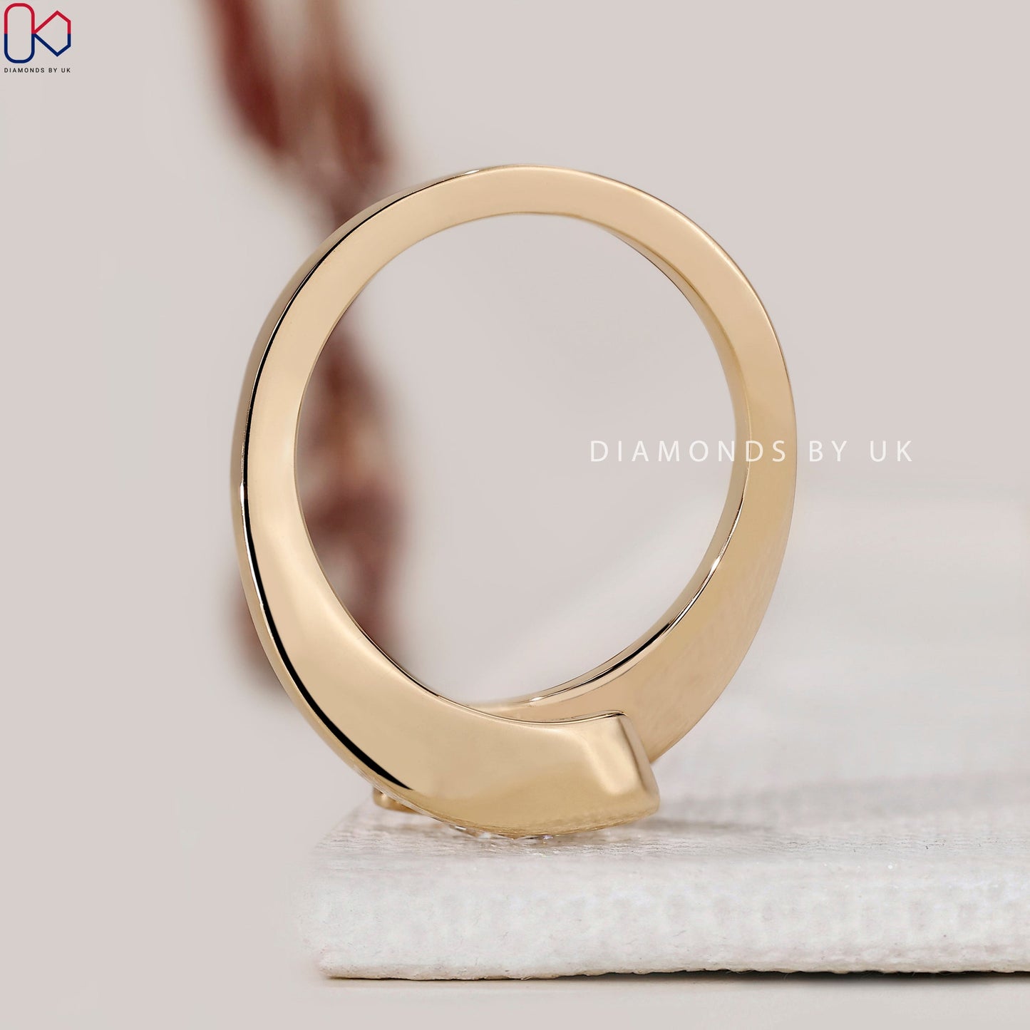 Round Diamond Engagement Ring In Solitaire Style
