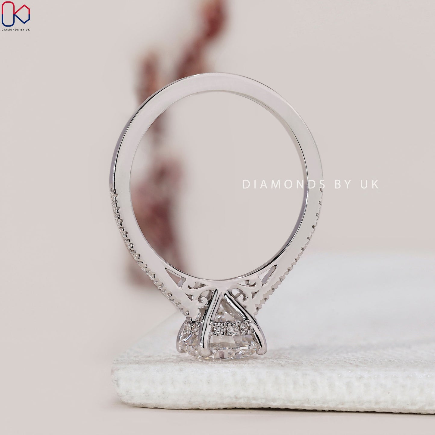 Round Cut Diamond Pave Setting Ring