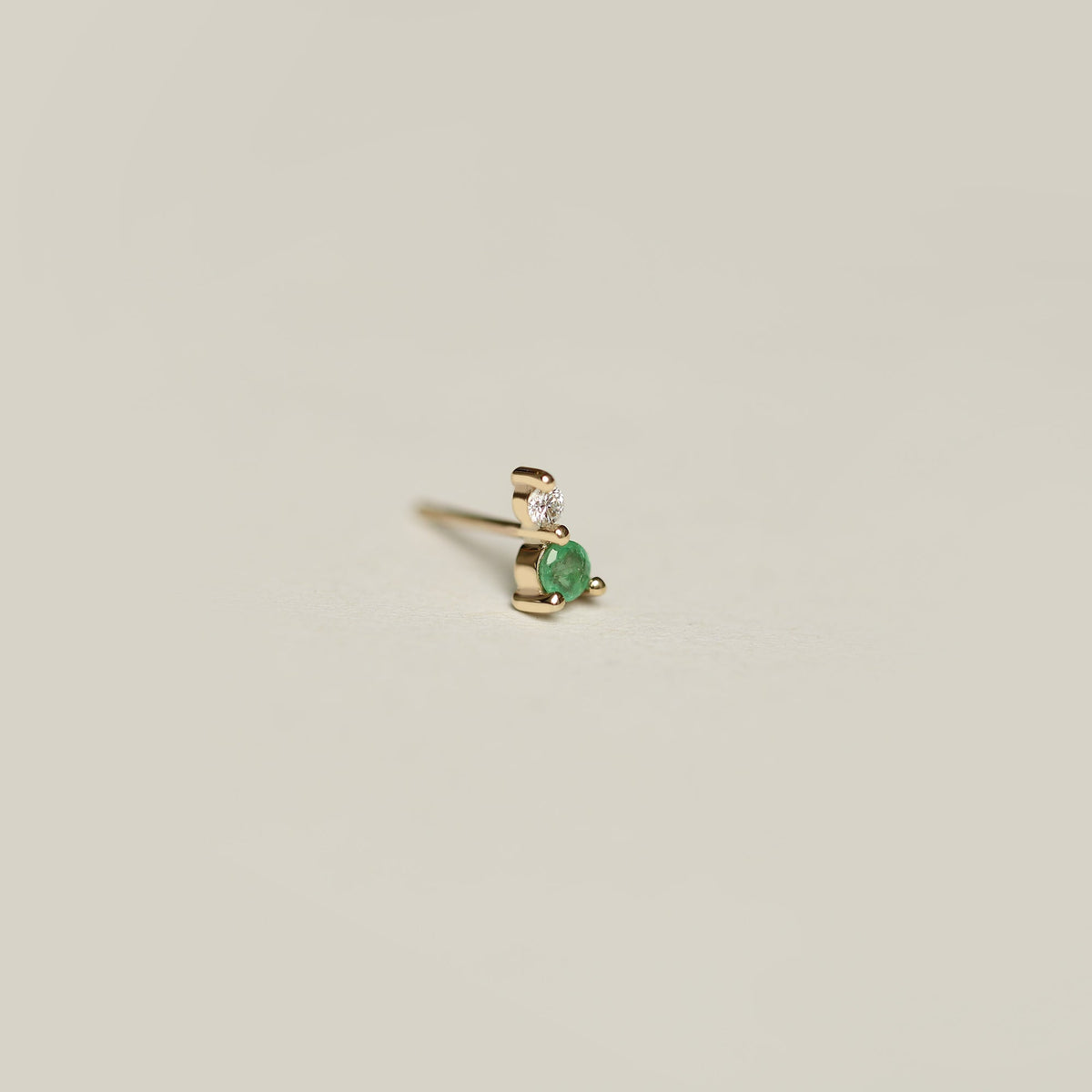 EMERALD AND DIAMOND STUD