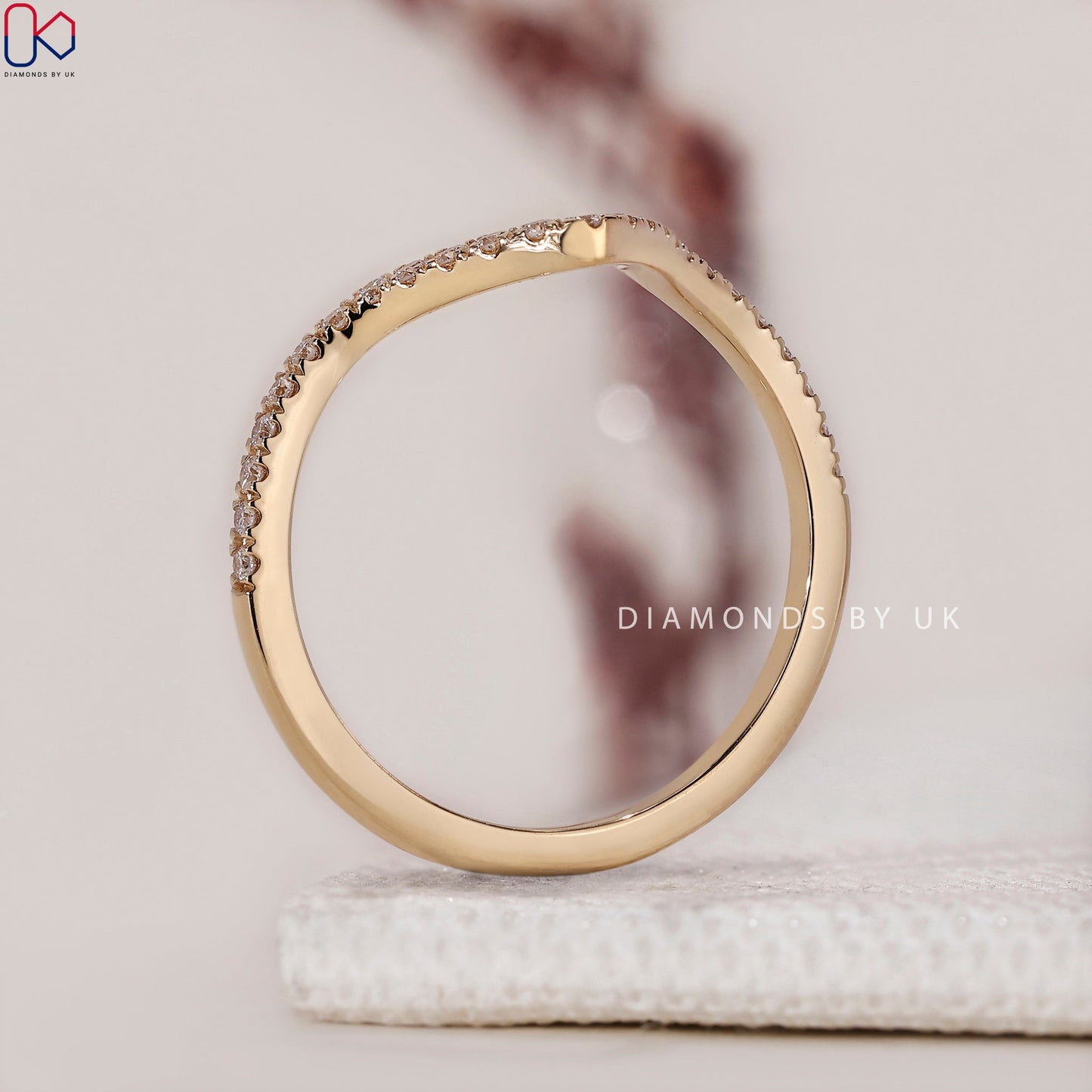 Curved Diamond Wedding Band - Round Diamond