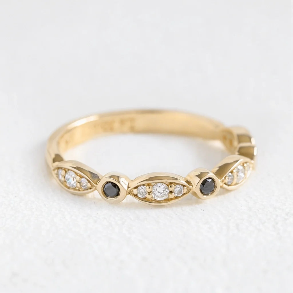 Selene‘s Eclipse | 1.5CT Pear Black Diamond & Scalloped Band Bridal Duo