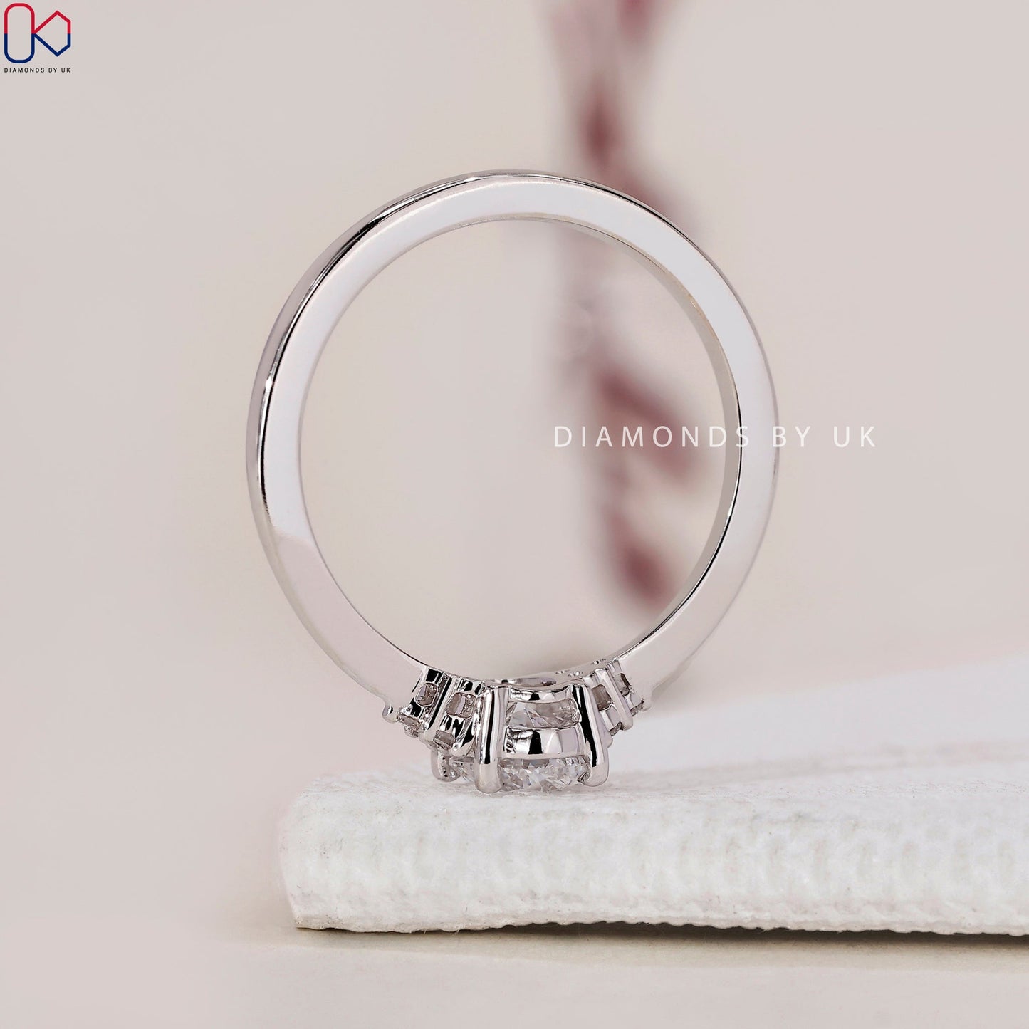 Oval Cut Diamond Ring - Muse Setting