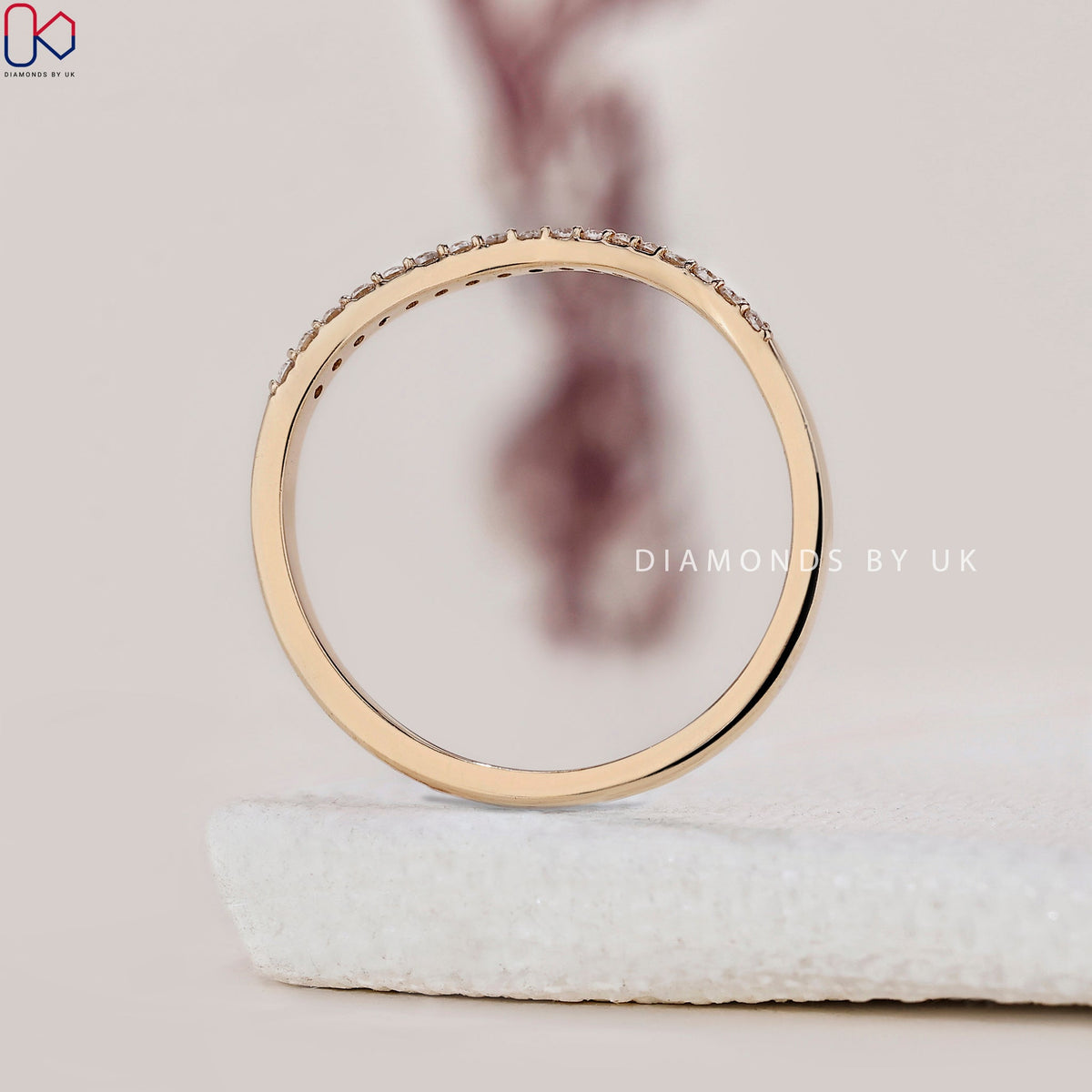 Round Diamond Curved Gold Wedding Band