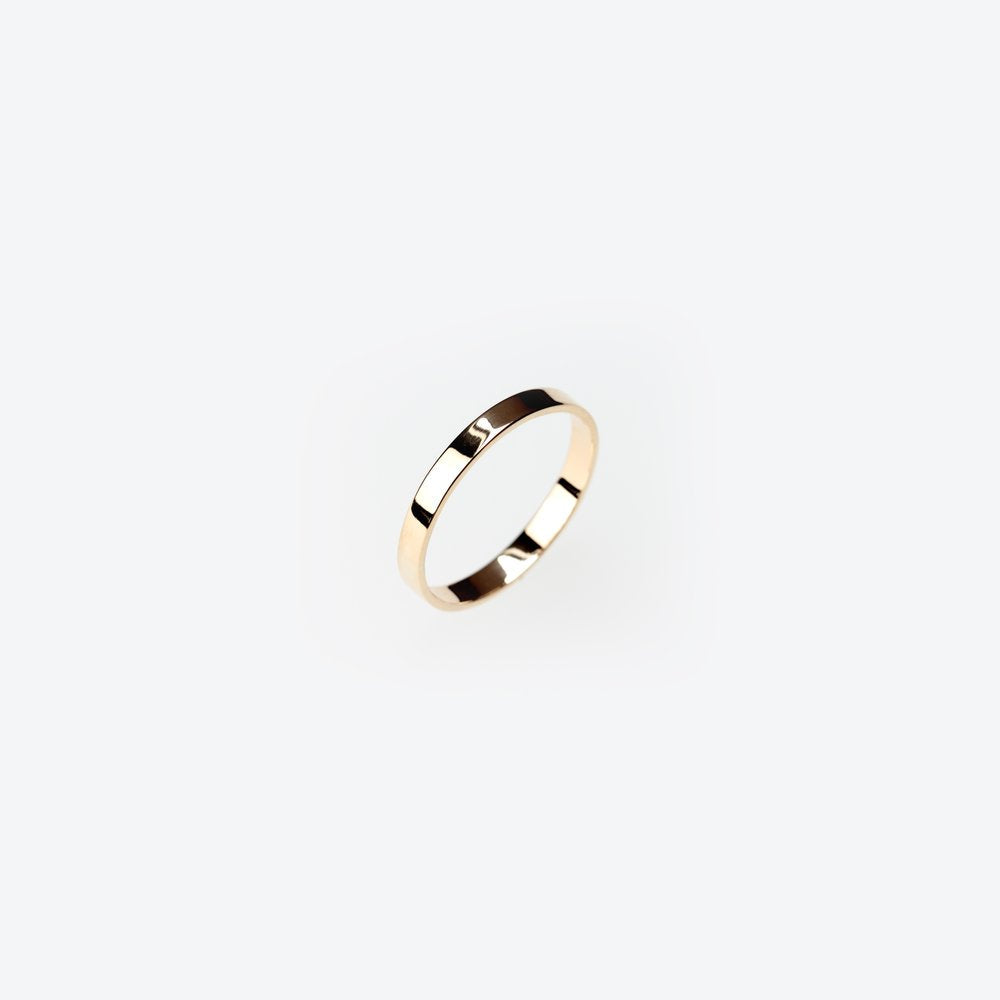 ESSENTIAL GOLD FLAT BAND RING