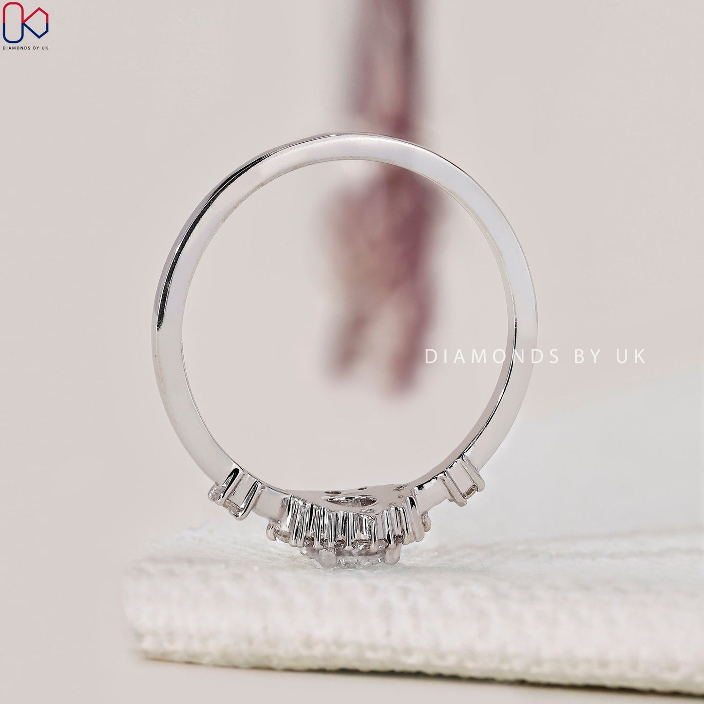 Round Diamond Halo Engagement Ring