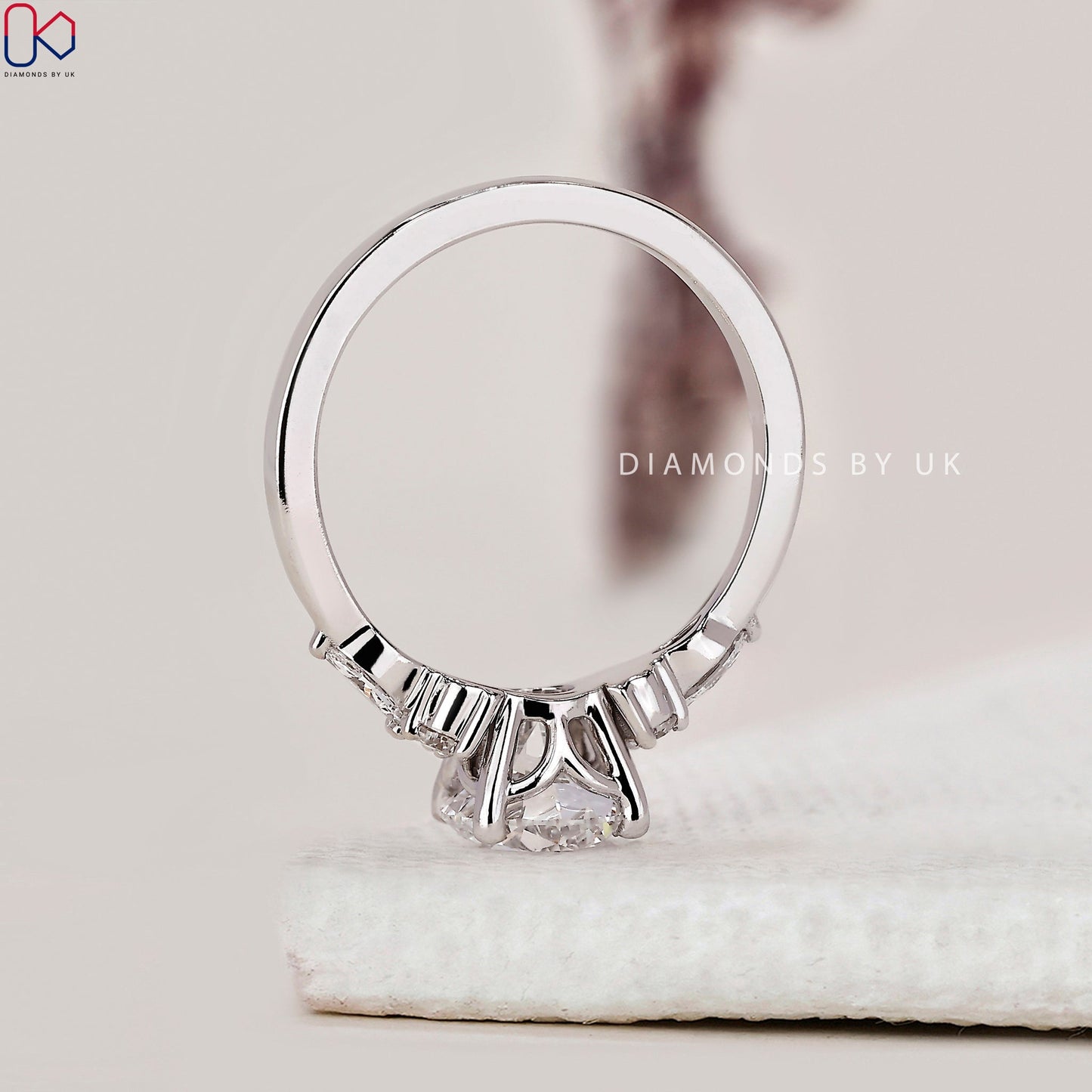 Round Cut Diamond Ring In Muse Setting
